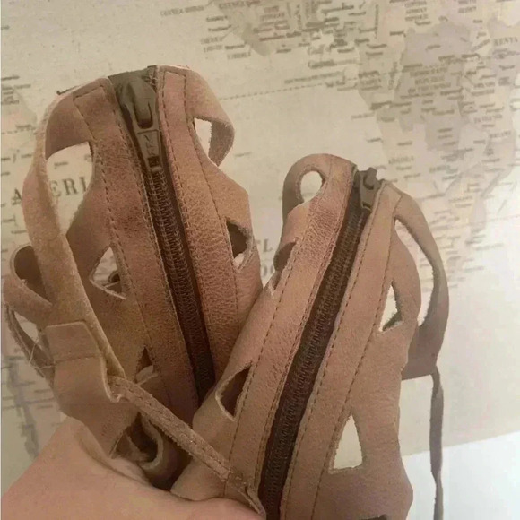 Free People Mesa Verde Gladiator Sandals Size 40 Shipped USPS - Picture 4 of 7
